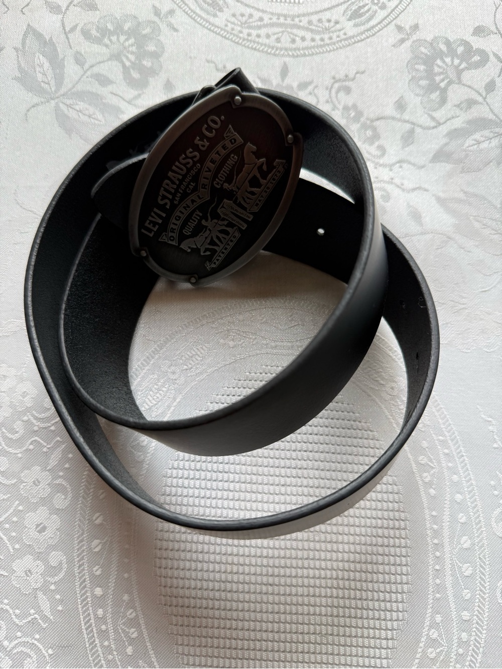 Levi's Strauss Black Men's Size 34/85 Leather Belt with Branded Large Oval Buckl